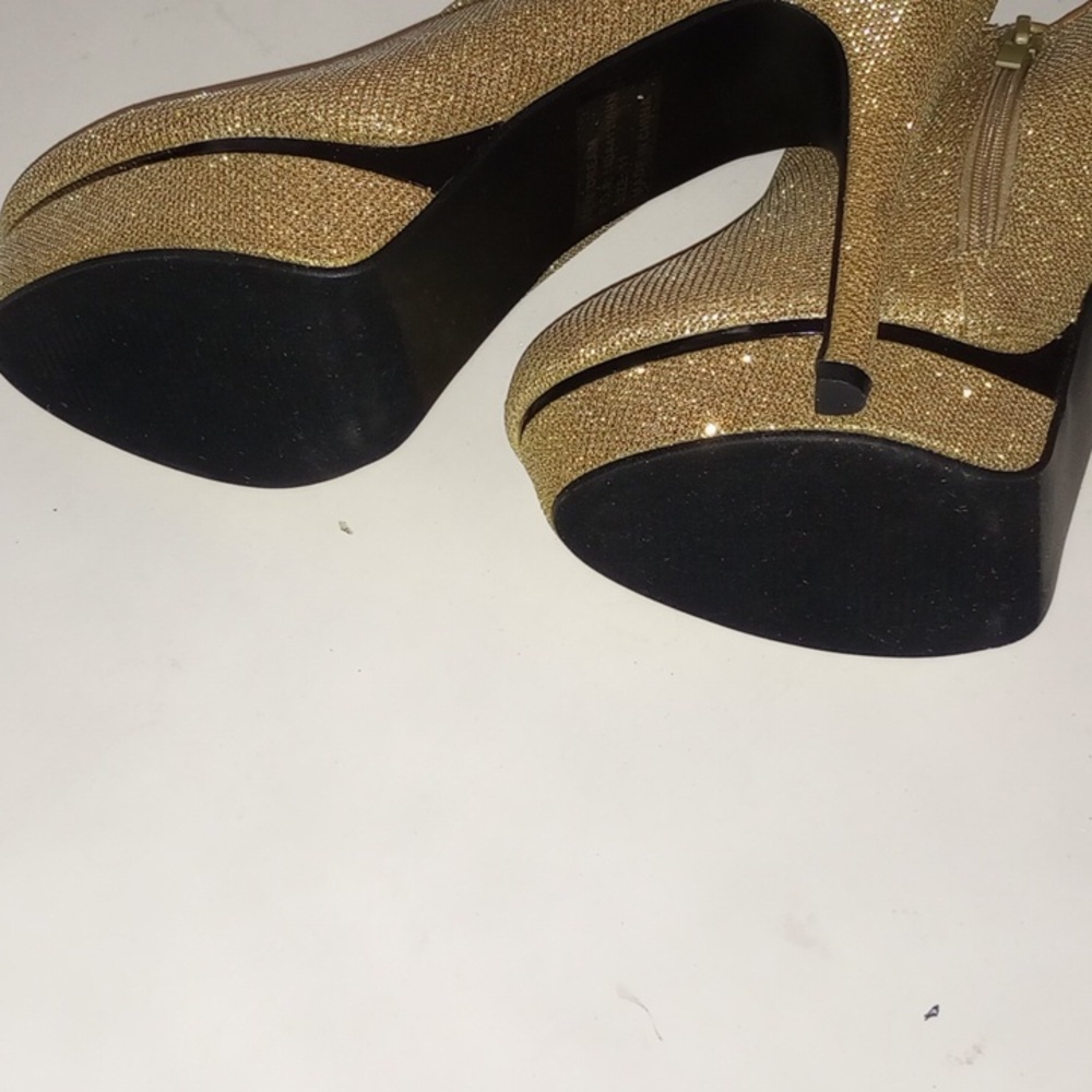Heels - Picture 3 of 3